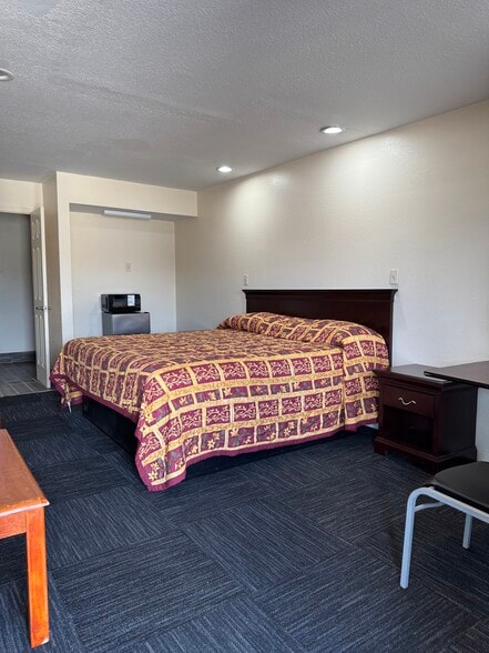 More Photos Of 990 Avenue K, Marrero Hotel For Sale