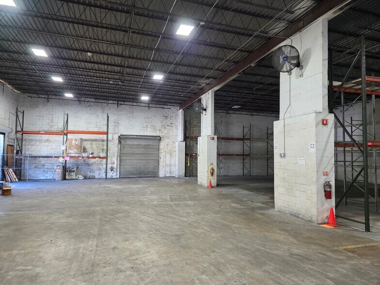 More Photos Of 3661 S Pine Ave, Ocala Flex For Lease