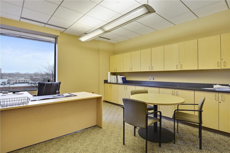 More Photos Of 804 W Diamond Ave, Gaithersburg Unknown For Lease