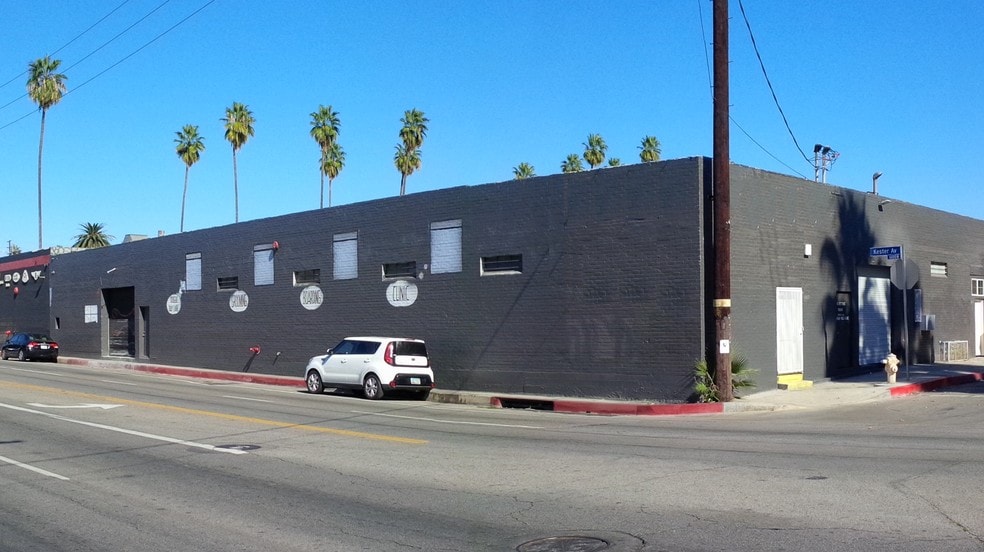 More Photos Of 14850 Calvert St, Van Nuys Service For Lease
