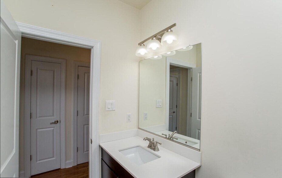 More Photos Of 1860 Frankford Ave, Philadelphia Storefront Retail Residential For Sale