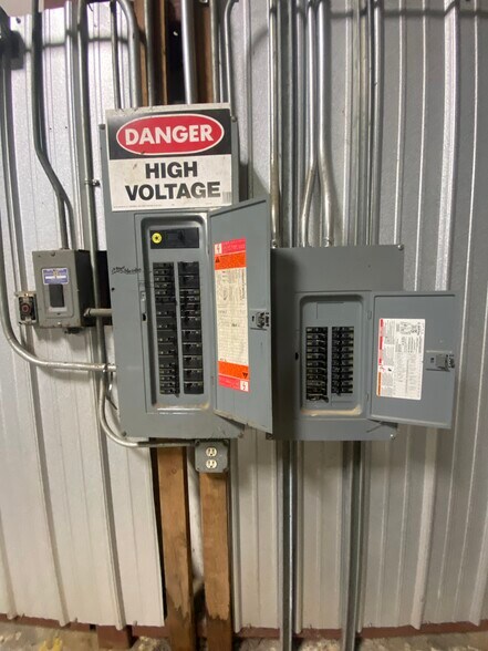 More Photos Of 7030 Wespark Cir, Beaumont Warehouse For Lease