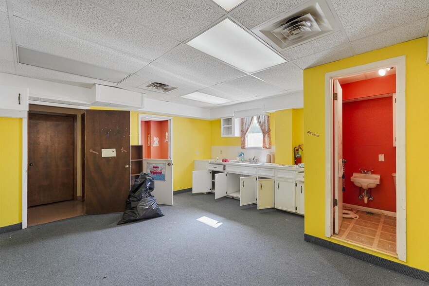 More Photos Of 5605 Wesley St, Greenville Flex For Lease