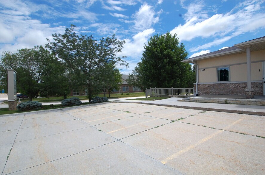 More Photos Of 2850 Coral Ct, Coralville Office For Lease