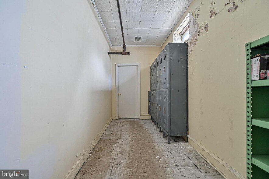 More Photos Of 13 N East Blvd, Vineland Flex For Sale