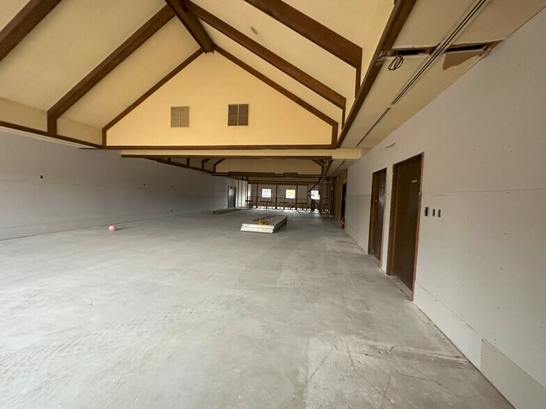 More Photos Of 301 Kienle Dr, Piqua Storefront Retail Office For Lease