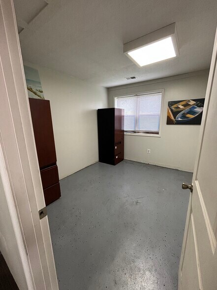 More Photos Of 230 Skipjack Rd, Prince Frederick Warehouse For Lease