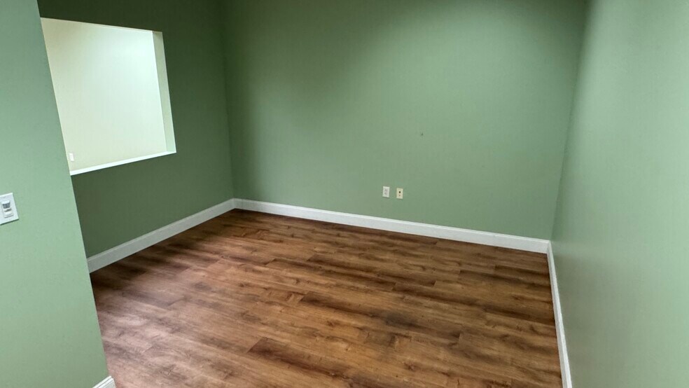 More Photos Of 740 S Powerline Rd, Deerfield Beach Warehouse For Lease