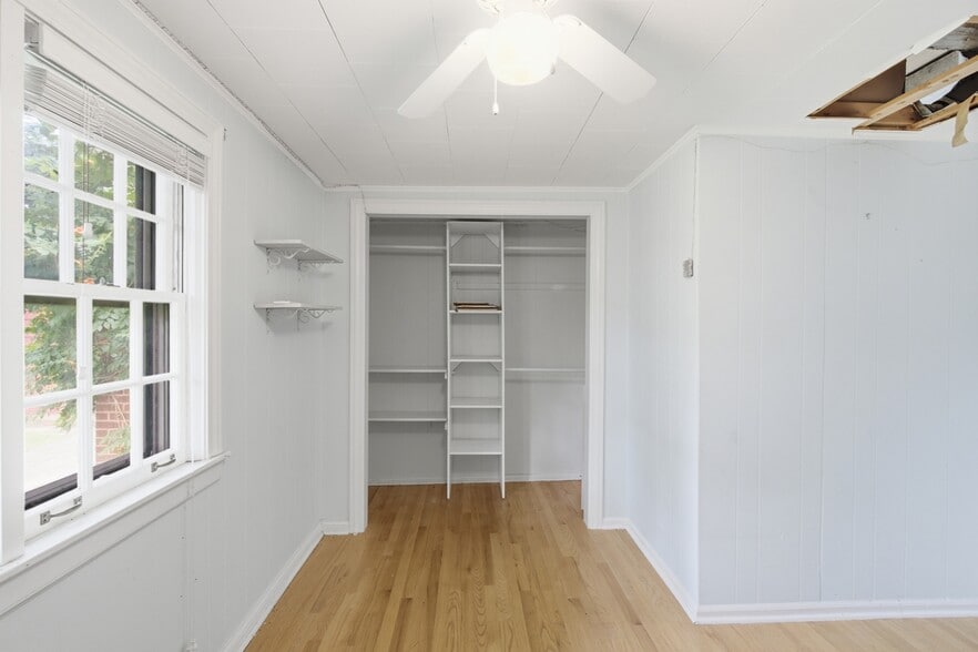 More Photos Of 6240 N Avondale Ave, Chicago Specialty For Sale