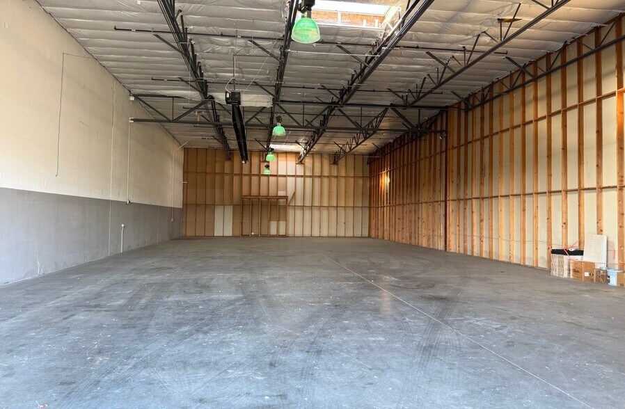 More Photos Of 700 International Way, Springfield Flex For Lease