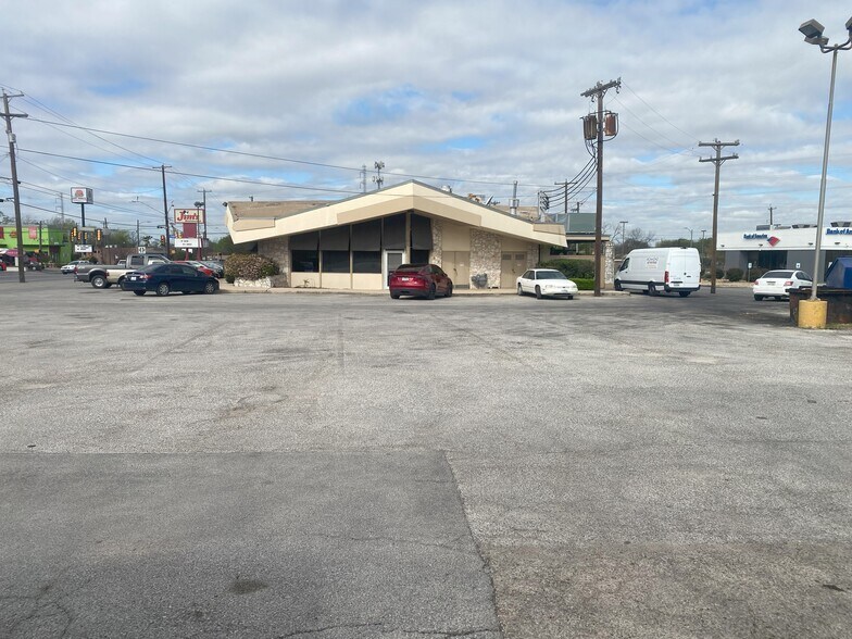 More Photos Of 3400 San Pedro, San Antonio Freestanding For Lease