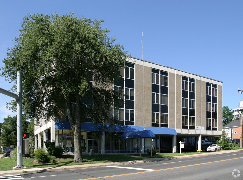 More Photos Of 701 W Broad St, Falls Church Office For Lease