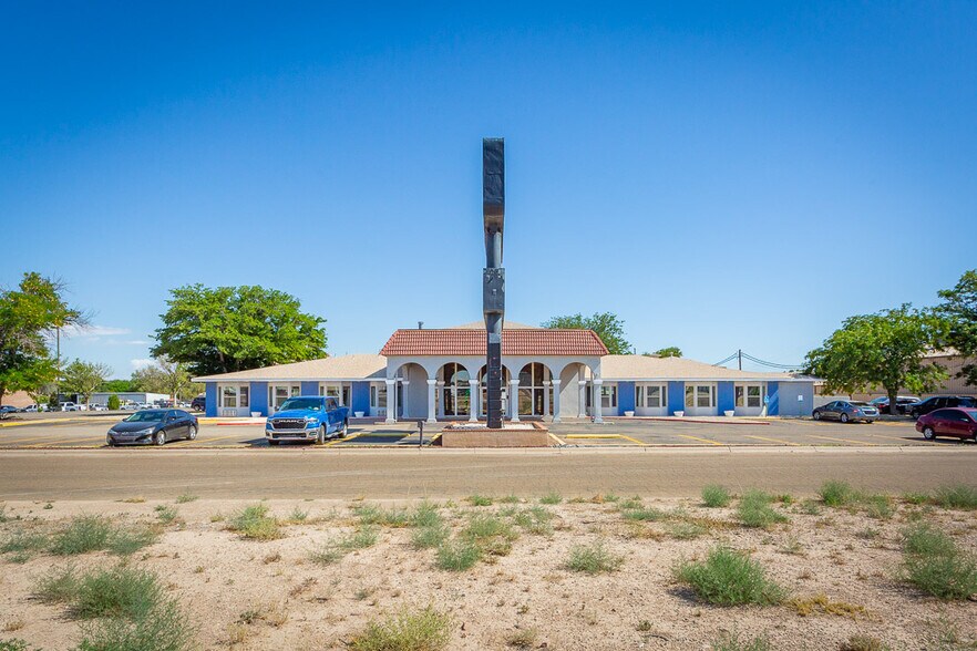 More Photos Of 2803 W 2nd St, Roswell Hotel For Sale