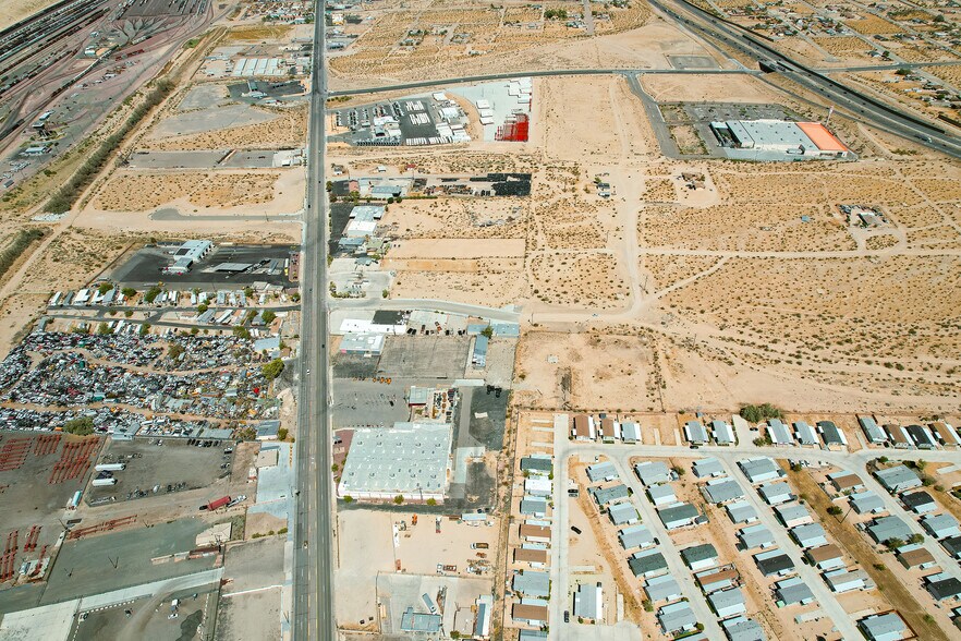 More Photos Of 880 Laverne Ave, Barstow Warehouse For Lease