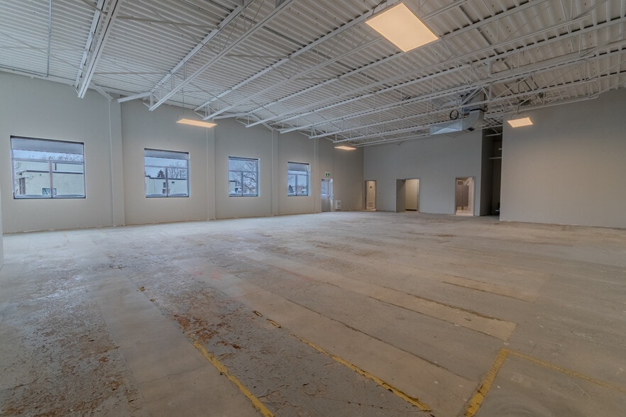 More Photos Of 510 Weber St N, Waterloo Warehouse For Lease