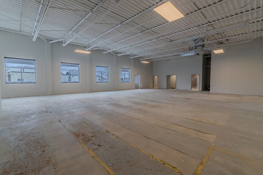 More Photos Of 510 Weber St N, Waterloo Warehouse For Lease