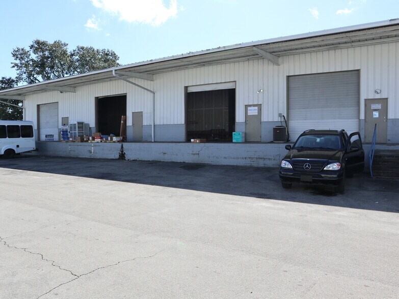 More Photos Of 572-2 Appleyard Dr, Tallahassee Warehouse For Lease