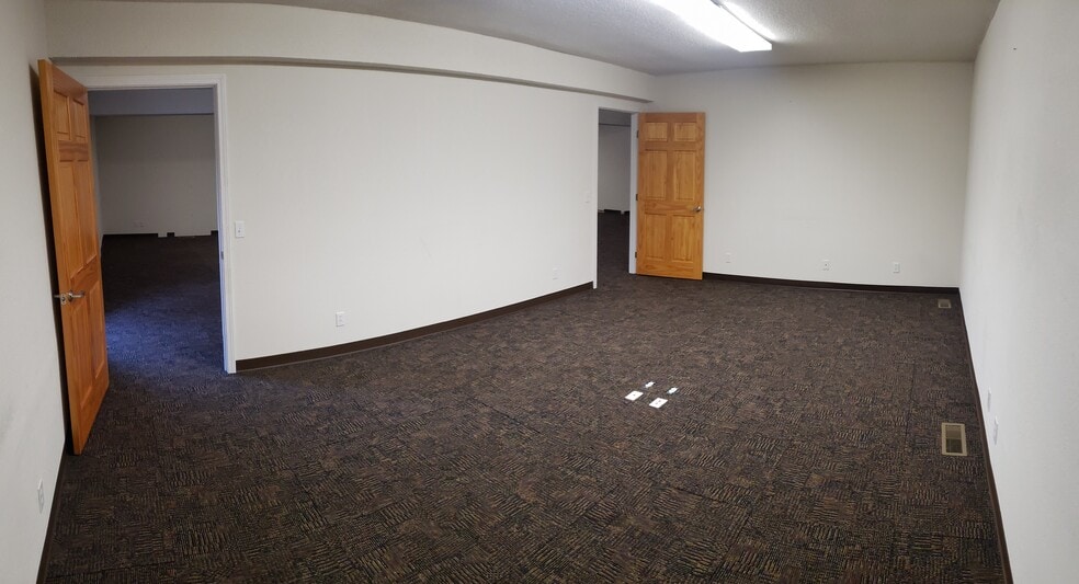 More Photos Of 528 E Main St, Park Hills Unknown For Lease