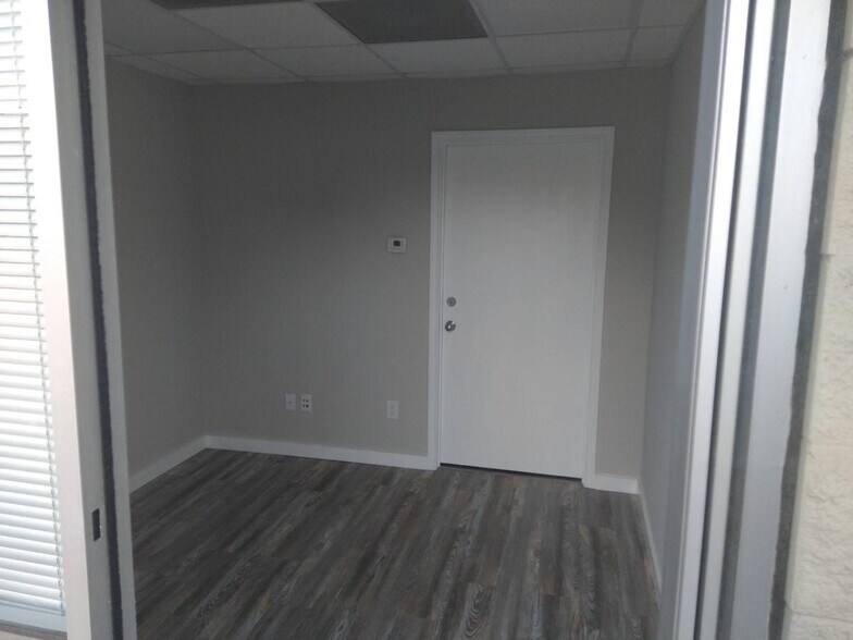 More Photos Of 7340 Blanco Rd, San Antonio Self Storage For Lease
