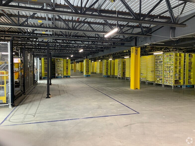 More Photos Of 1025 Boxwood Rd, Wilmington Distribution For Lease