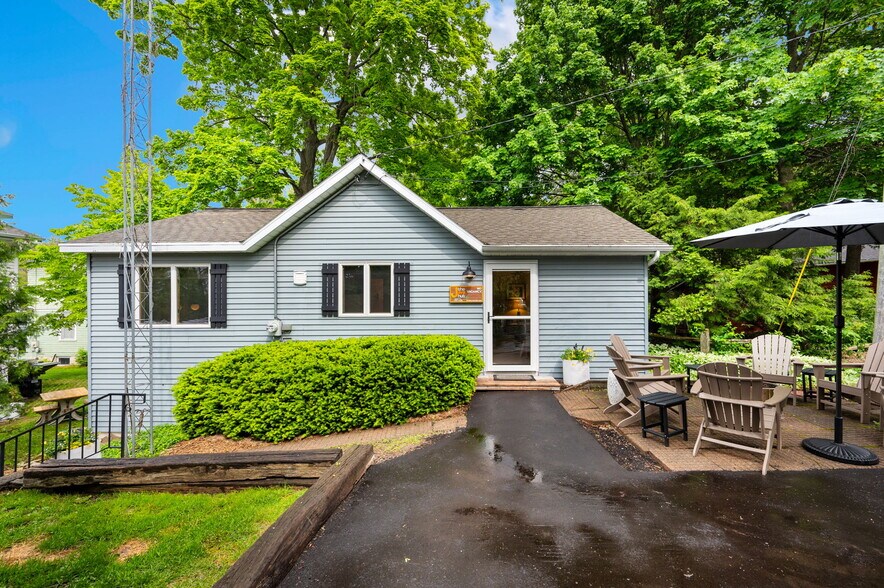 More Photos Of 4113 Main St, Fish Creek Storefront Retail Residential For Sale