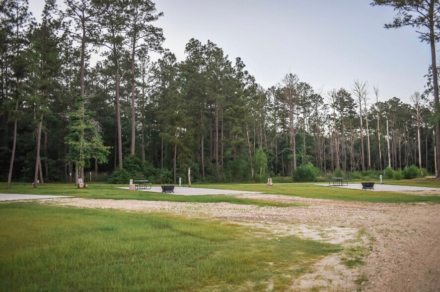 More Photos Of 1907 Pinecrest Rd, Trinity Trailer Camper Park For Sale