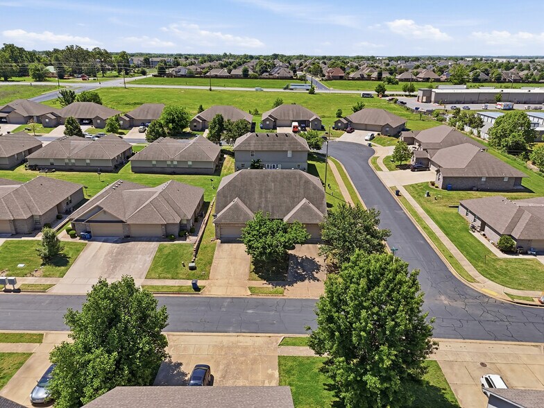 More Photos Of 3403 SW Deerfield Blvd, Bentonville Multifamily For Sale