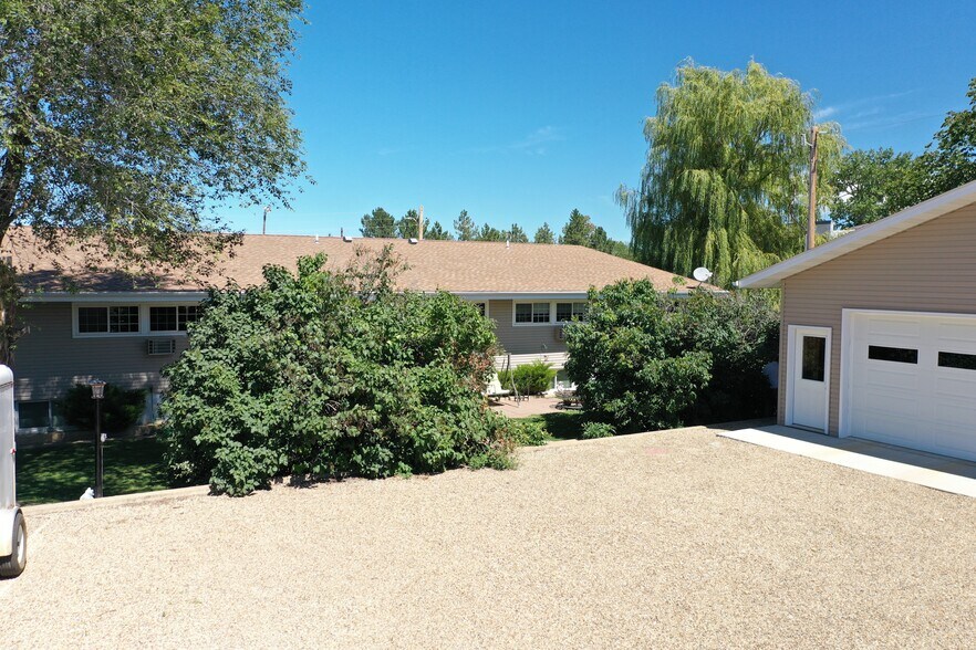 More Photos Of 107 E Main St, Bison Hotel For Sale