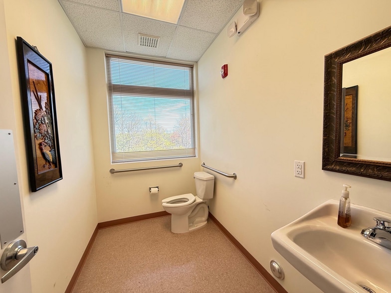 More Photos Of 1374 Whitehorse Hamilton Square Rd, Hamilton Office For Sale