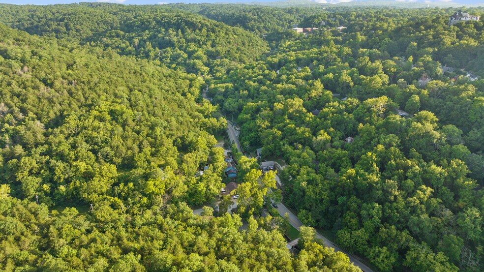 More Photos Of 275 N Main St, Eureka Springs Hotel For Sale