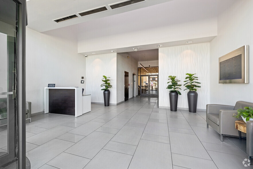 More Photos Of 7515 Greenville Ave, Dallas Medical For Lease
