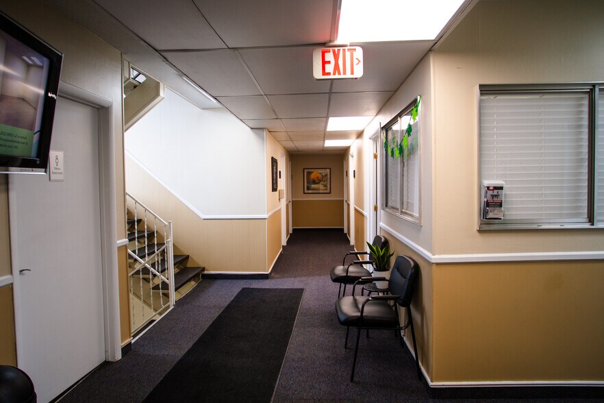 More Photos Of 5555 N Tacoma Ave, Indianapolis Office For Lease
