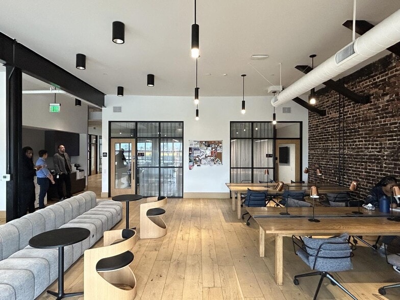 More Photos Of 5211 W Adams Blvd, Los Angeles Storefront Retail Office For Lease
