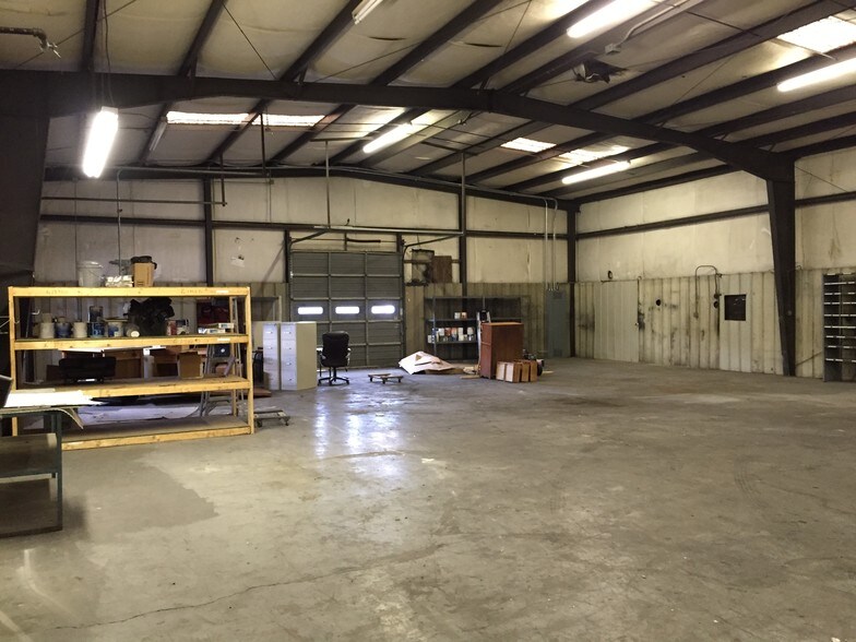 More Photos Of 1401 Southside Dr, Salem Light Distribution For Lease