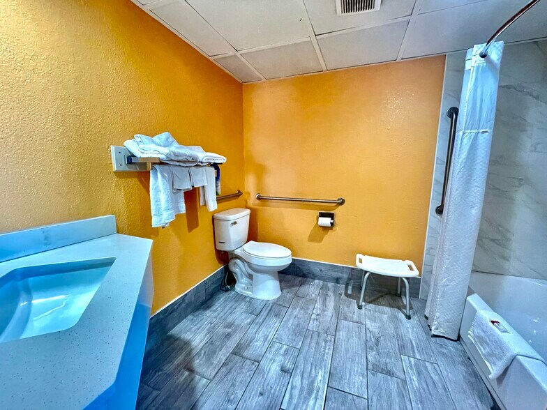 More Photos Of 1606 Central Ave, Albany Hotel For Sale