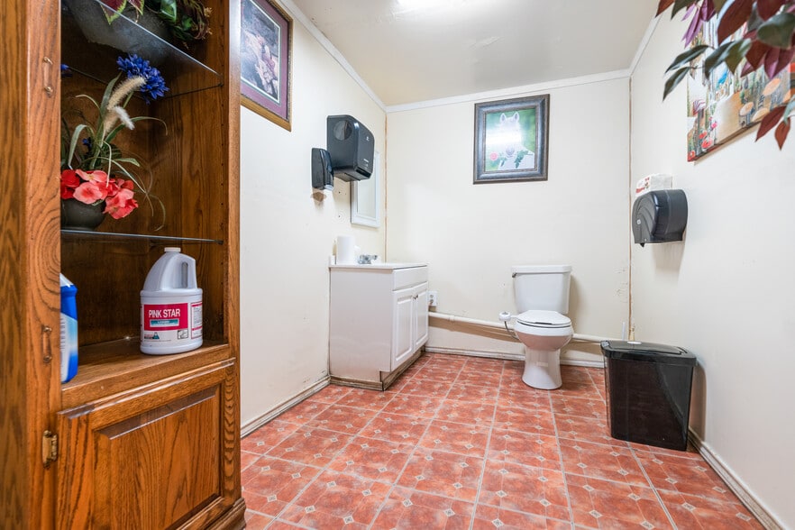 More Photos Of 140 W Main St, Itasca Restaurant For Sale