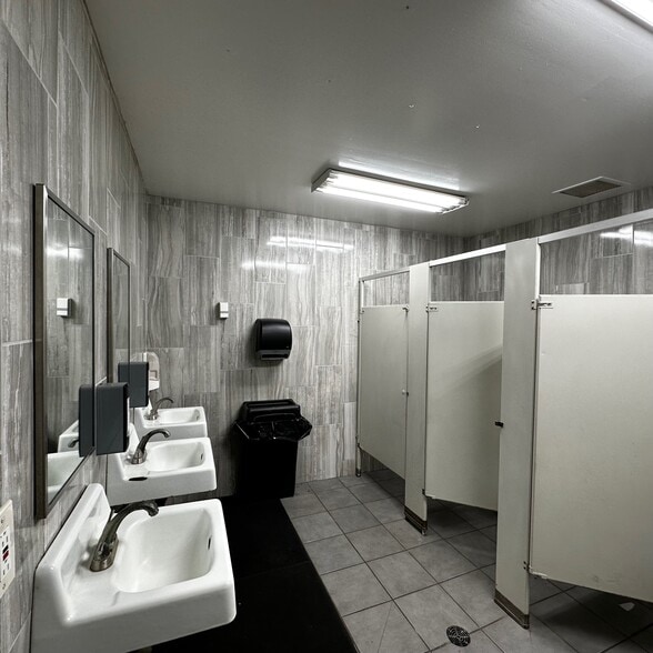 More Photos Of 1005 Geneva St, Shorewood Warehouse For Sale