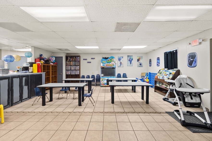 More Photos Of 16737 Sprawling Oaks Dr, Conroe Daycare Center For Sale