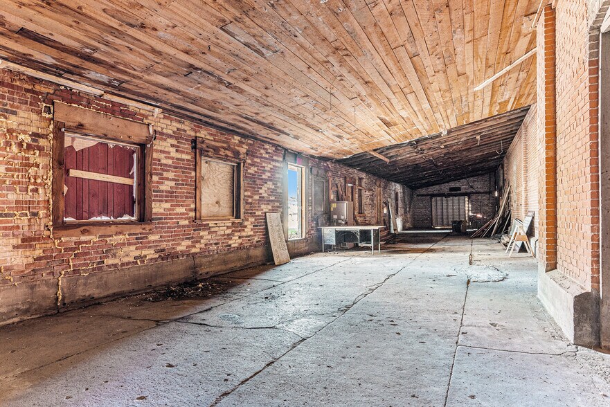 More Photos Of 226 Baldwin St, Big Rapids Light Distribution For Sale