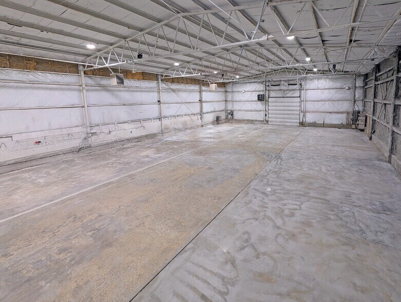 More Photos Of 701 Sunset Dr, Round Lake Warehouse For Sale