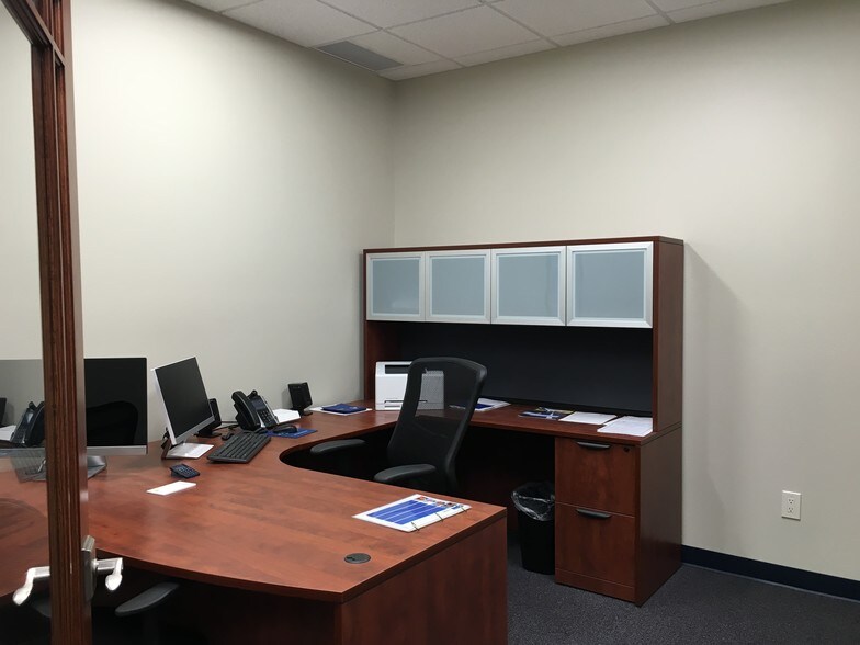 More Photos Of 1901 Hamilton Blvd, Sioux City General Retail For Sale