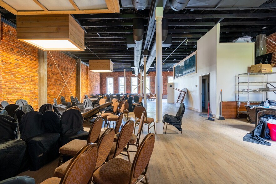 More Photos Of 910 2nd St, Sacramento Bar For Sale