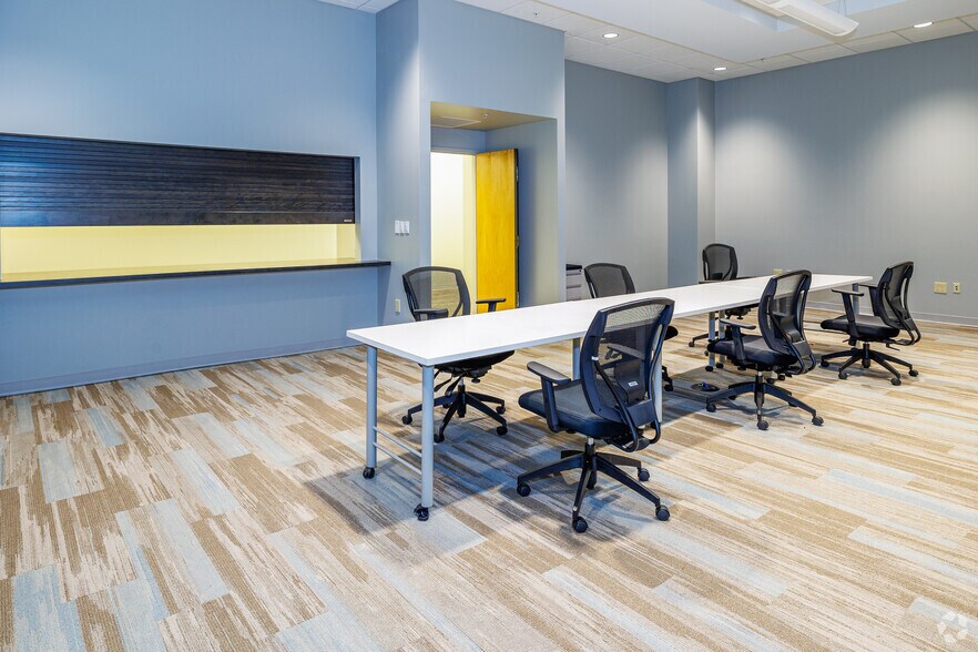 More Photos Of 2095 Lakeside Centre Way, Knoxville Office For Lease