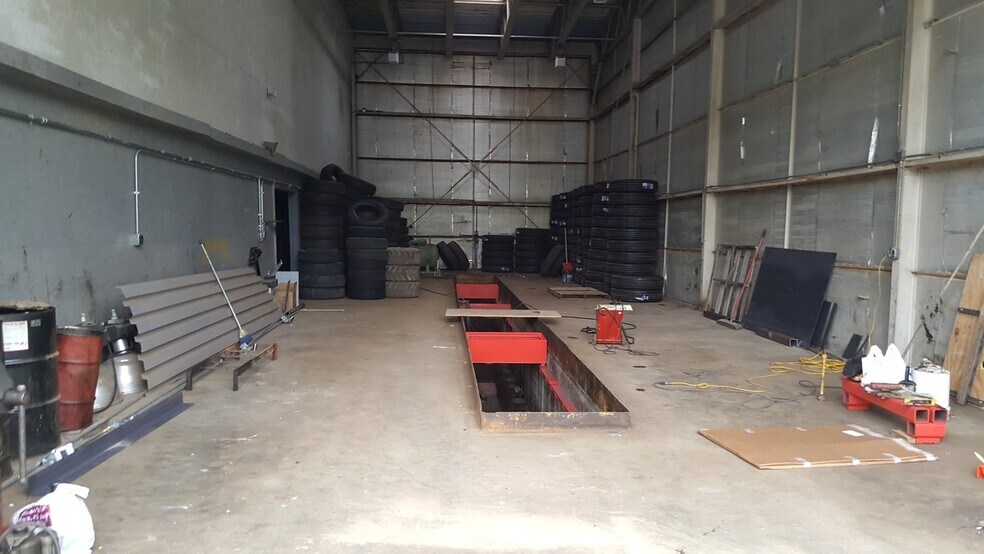 More Photos Of 18531 Glenwood Thornton Rd, Glenwood Manufacturing For Lease