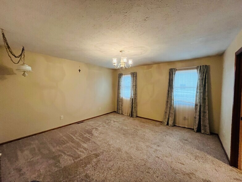 More Photos Of 919 S Pine St, Norfolk Flex For Sale