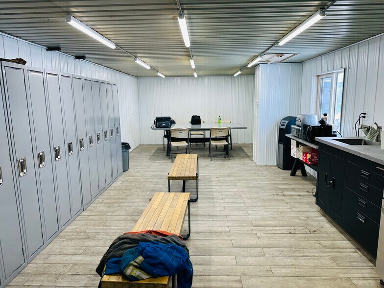 More Photos Of 722003 Range Road 53, Grande Prairie County No 1 Warehouse For Lease