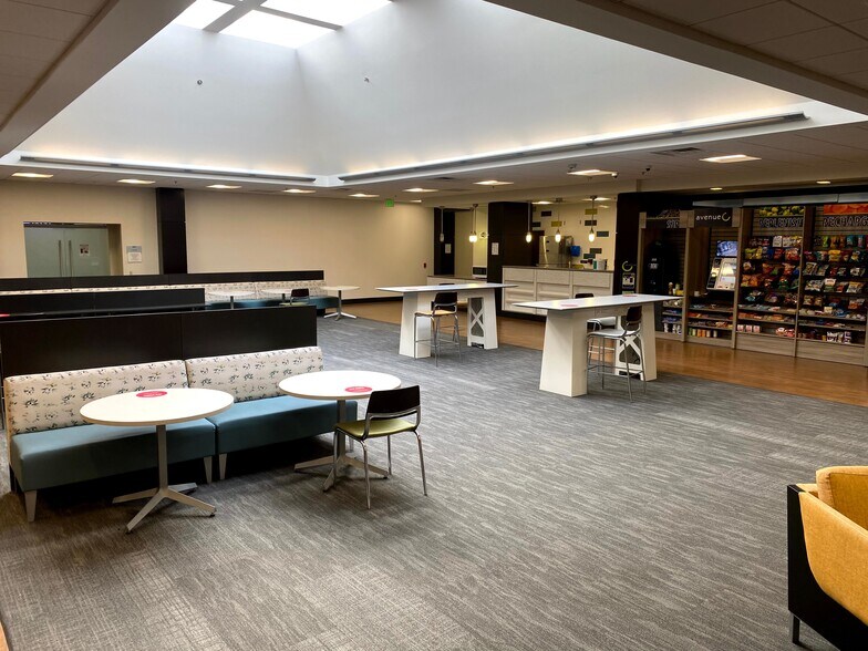 More Photos Of 330-339 S Warminster Rd, Hatboro Warehouse For Lease