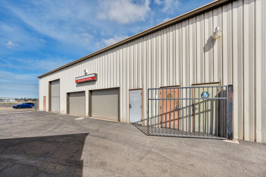 More Photos Of 5753-5755 W Barstow Ave, Fresno Warehouse For Lease