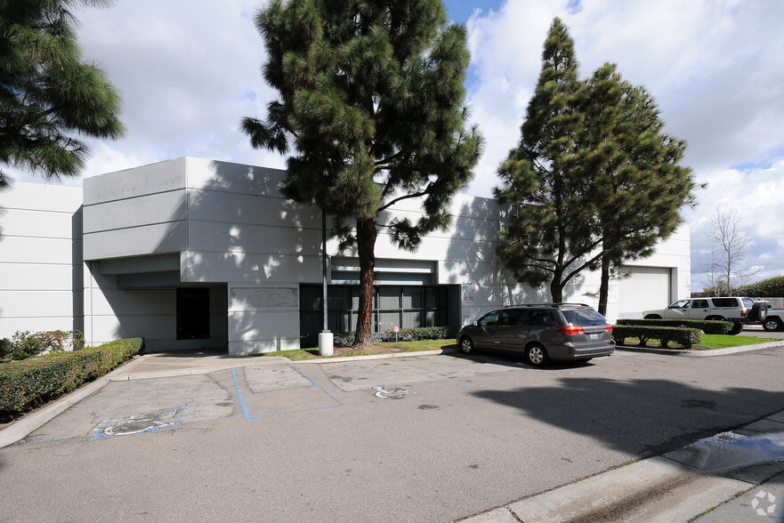 Primary Photo Of 7441 Vincent Cir, Huntington Beach Manufacturing For Lease