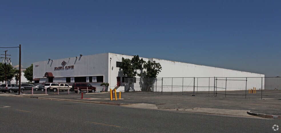 More Photos Of 2210 Davie Ave, Commerce Warehouse For Lease